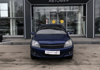 Подержанный автомобиль Opel Astra Hatchback 2008 года (2 фото)