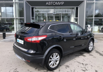 Подержанный автомобиль Nissan Qashqai 2015 года (5 фото)
