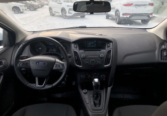 Подержанный автомобиль Ford Focus Hatchback 2017 года (10 фото)