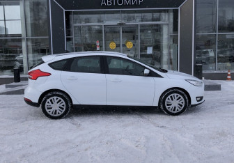 Подержанный автомобиль Ford Focus Hatchback 2017 года (4 фото)