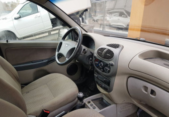 Подержанный автомобиль LADA (ВАЗ) Kalina Sedan 2010 года (9 фото)