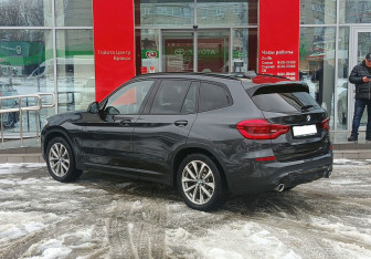 Подержанный автомобиль BMW X3 2020 года (7 фото)