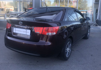 Подержанный автомобиль Kia Cerato Sedan 2011 года (5 фото)