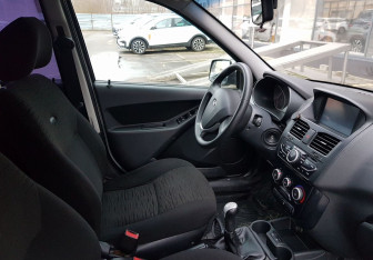 Подержанный автомобиль LADA (ВАЗ) Kalina Hatchback 2013 года (9 фото)