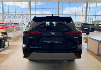 Новый Toyota Highlander 2025 (5 фото)