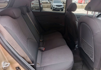 Подержанный автомобиль Kia Rio Hatchback 2011 года (16 фото)