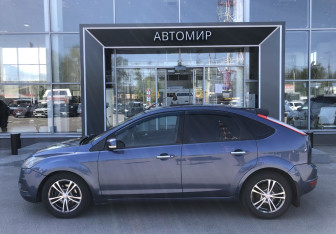 Подержанный автомобиль Ford Focus Hatchback 2009 года (8 фото)
