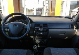 Подержанный автомобиль LADA (ВАЗ) Priora Sedan 2008 года (11 фото)