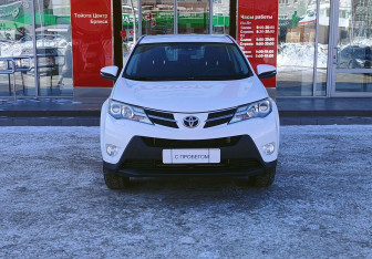 Подержанный автомобиль Toyota RAV4 2013 года (2 фото)
