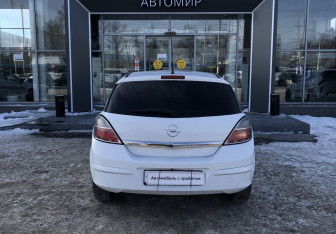 Подержанный автомобиль Opel Astra Hatchback 2008 года (6 фото)