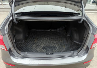 Подержанный автомобиль Kia Rio Sedan 2017 года (12 фото)