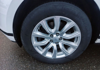 Подержанный автомобиль Land Rover Range Rover Evoque 2019 года (10 фото)