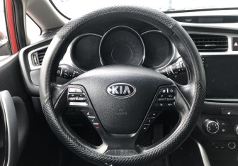 Подержанный автомобиль Kia Ceed Hatchback 2014 года (12 фото)