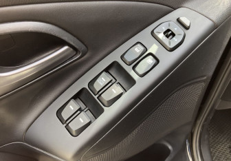 Подержанный автомобиль Hyundai ix35 2014 года (12 фото)