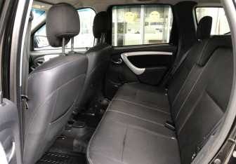 Подержанный автомобиль Nissan Terrano 2014 года (11 фото)