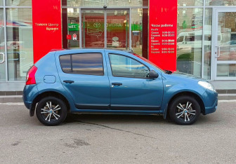 Подержанный автомобиль Renault Sandero 2012 года (4 фото)