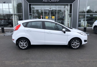 Подержанный автомобиль Ford Fiesta Hatchback 2016 года (4 фото)