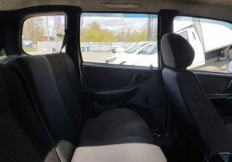 Подержанный автомобиль Chevrolet Niva 2009 года (10 фото)