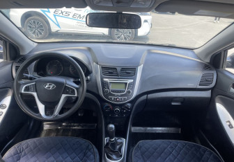 Подержанный автомобиль Hyundai Solaris Sedan 2013 года (10 фото)