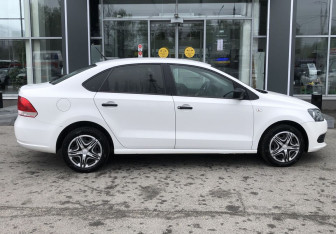 Подержанный автомобиль Volkswagen Polo Sedan 2012 года (4 фото)
