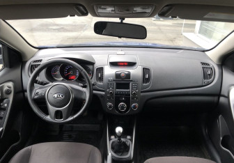 Подержанный автомобиль Kia Cerato Sedan 2010 года (10 фото)