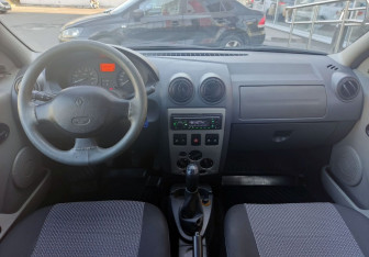 Подержанный автомобиль Renault Logan Sedan 2008 года (15 фото)