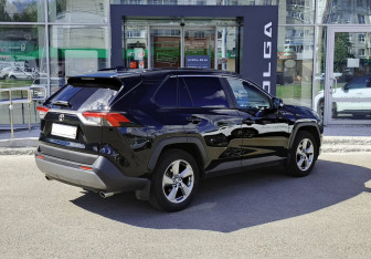 Подержанный автомобиль Toyota RAV4 2020 года (5 фото)