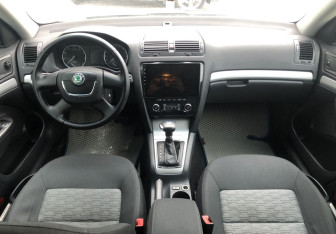 Подержанный автомобиль Skoda Octavia Liftback 2012 года (10 фото)