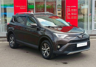 Подержанный автомобиль Toyota RAV4 2016 года (3 фото)