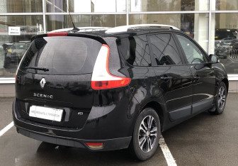 Подержанный автомобиль Renault Scenic 2013 года (5 фото)