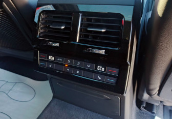 Подержанный автомобиль Volkswagen Touareg 2020 года (19 фото)