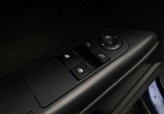 Подержанный автомобиль Opel Astra Sedan 2008 года (13 фото)