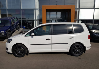 Подержанный автомобиль Volkswagen Touran 2011 года (8 фото)
