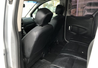 Подержанный автомобиль Peugeot Partner 2009 года (11 фото)