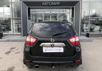 Подержанный автомобиль Nissan Terrano 2014 года (6 фото)