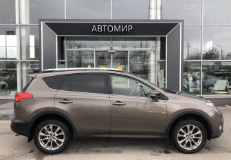 Подержанный автомобиль Toyota RAV4 2014 года (4 фото)