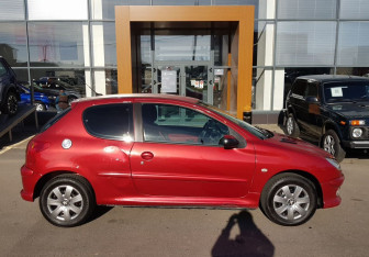 Подержанный автомобиль Peugeot 206 Hatchback 2007 года (4 фото)