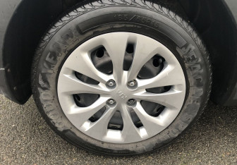 Подержанный автомобиль Kia Rio Hatchback 2017 года (16 фото)