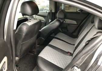 Подержанный автомобиль Chevrolet Cruze Sedan 2011 года (11 фото)