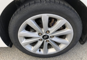 Подержанный автомобиль Hyundai i40 Sedan 2013 года (15 фото)