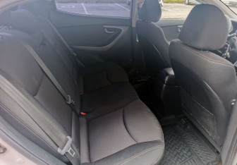 Подержанный автомобиль Hyundai Elantra Sedan 2015 года (16 фото)