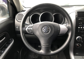 Подержанный автомобиль Suzuki Grand Vitara 2008 года (13 фото)