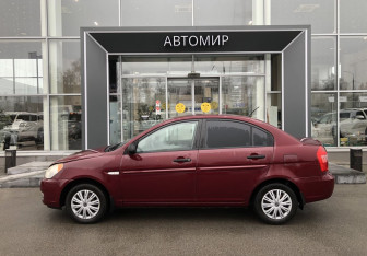 Подержанный автомобиль Hyundai Verna Sedan 2007 года (8 фото)