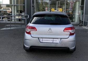 Подержанный автомобиль Citroen C4 Hatchback 2012 года (6 фото)