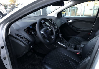 Подержанный автомобиль Ford Focus Sedan 2012 года (9 фото)