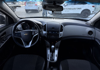 Подержанный автомобиль Chevrolet Cruze Hatchback 2013 года (10 фото)