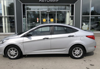 Подержанный автомобиль Hyundai Solaris Sedan 2013 года (8 фото)
