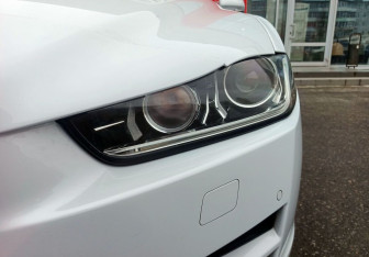 Подержанный автомобиль Jaguar XE 2016 года (9 фото)