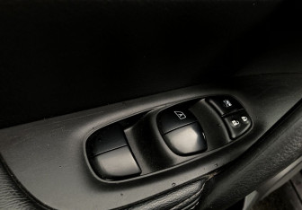Подержанный автомобиль Nissan X-Trail 2015 года (13 фото)