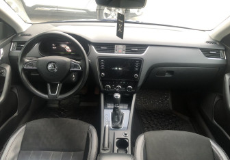 Подержанный автомобиль Skoda Octavia Liftback 2019 года (10 фото)